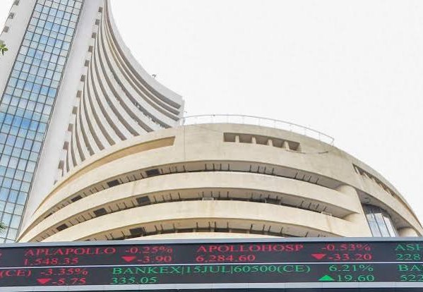 The Indian Divergence: Why High Economic Growth Is Failing to Prevent a Stock Market Retreat
